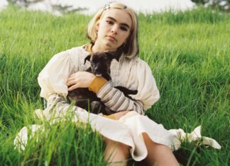 BENEE – ‘Hey u x’ review: supa-goofy pop that pokes fun at its own Gen-Z world Benee