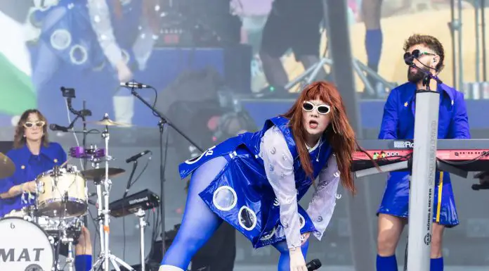 Glastonbury Festival 2025 live: Lorde starts the party and CMAT steals the show CMAT at Glastonbury 2025