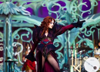 Chappell Roan brings out Heart’s Nancy Wilson in New York Chappell Roan Reading Festival 2025