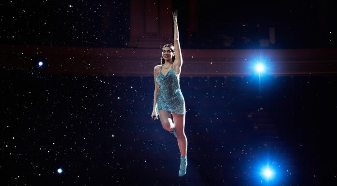 AMAs 2020: a record-breaking night for Taylor, Dua Lipa levitates and more of the year’s highlights Dua Lipa Levitating AMAs 2020