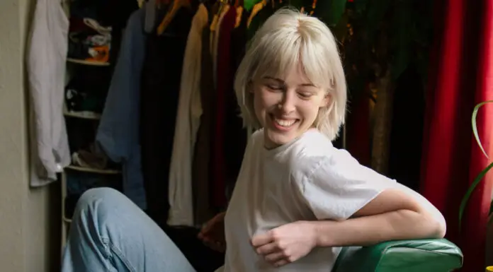 Fenne Lily: “I thank Tinder for the creation of this record” Fenne Lily