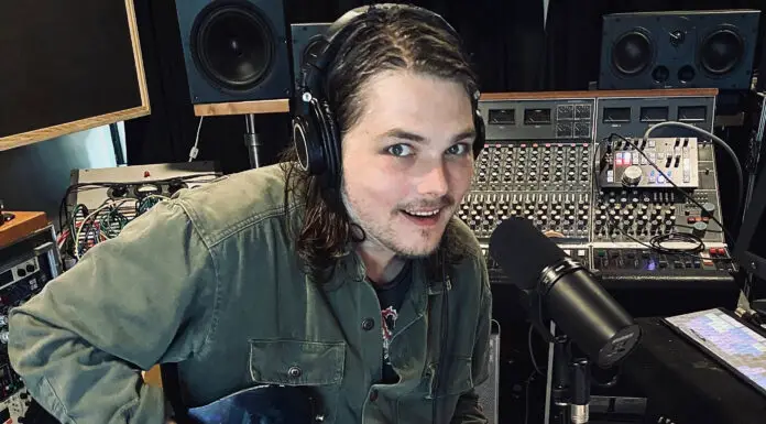 Gerard Way goes retro on groovy new track ‘Here Comes The End’ Gerard Way