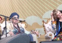 Joni Mitchell surprises fans with first live show in 20 years Joni Mitchell