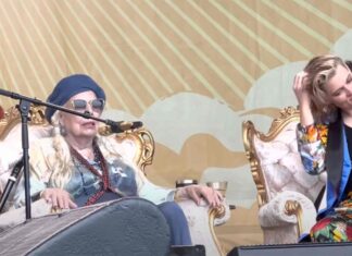 Joni Mitchell surprises fans with first live show in 20 years Joni Mitchell