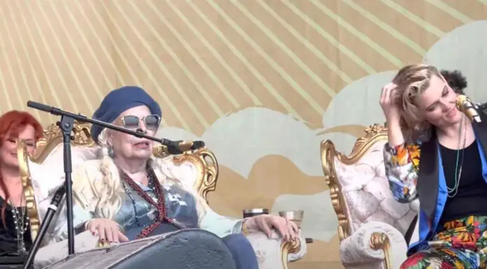 Joni Mitchell surprises fans with first live show in 20 years Joni Mitchell