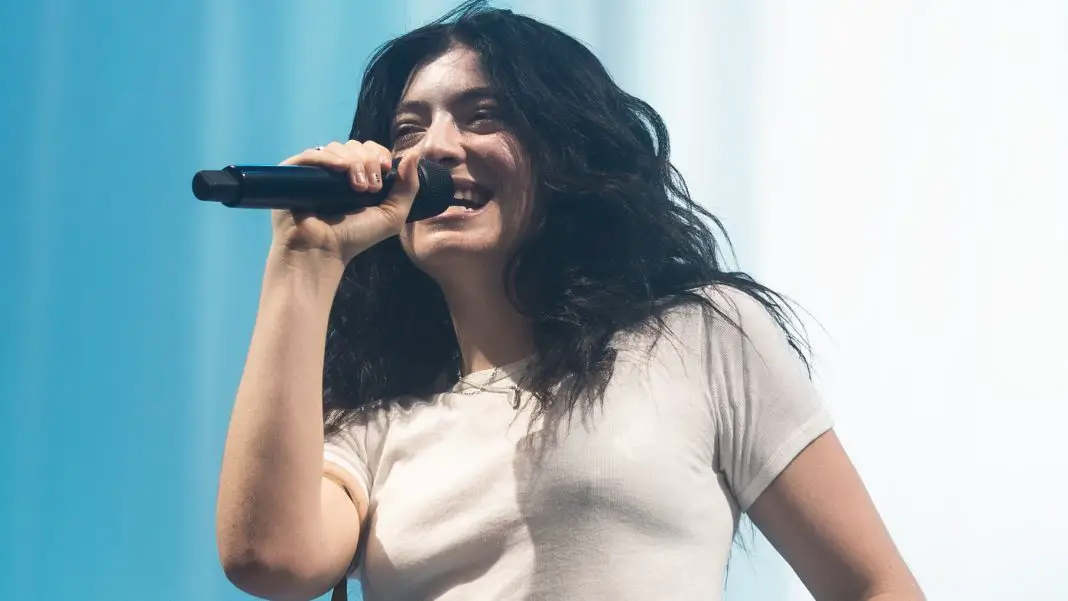 Lorde surprise Glastonbury set 2025