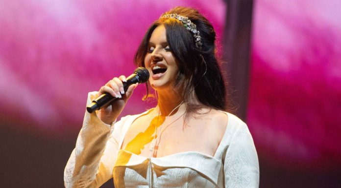 Heckling fan shows why you shouldn’t mess with Lana Del Rey Lana Del Rey Glastonbury 2023