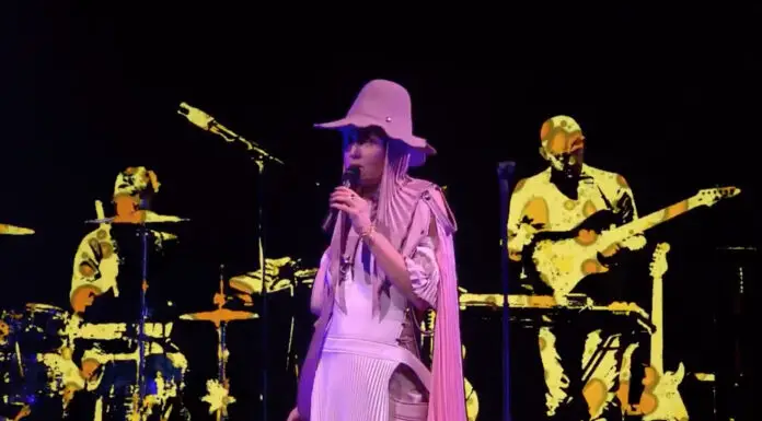 Róisín Murphy livestream: pounding bass, bright lights and all the chaos of the club Roisin Murphy live