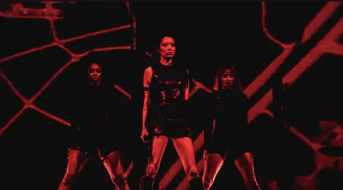 Did Rina Sawayama just dedicate ‘Shut The Fuck Up’ to Matty Healy? Rina Sawayama at Glastonbury 2023