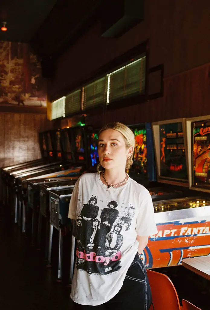 Blondshell in a Pink Floyd shirt