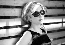 Blondshell: “Using therapy language doesn’t make you a feminist” Blondshell 2026 black and white