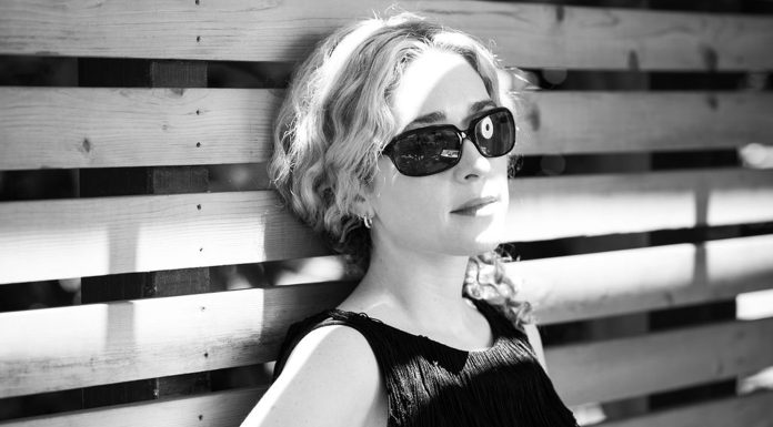 Blondshell: “Using therapy language doesn’t make you a feminist” Blondshell 2026 black and white
