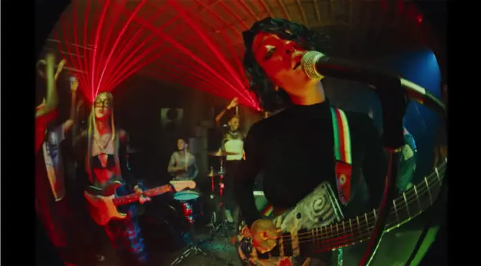 Pop-punk revival Willow